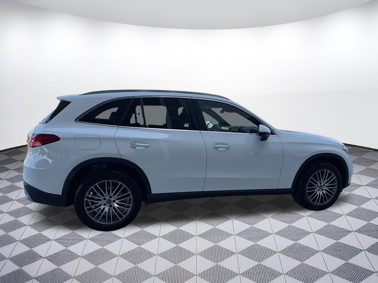 Used 2026 Mercedes-Benz GLC 300 image 8