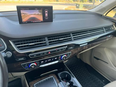 Used 2018 Audi Q7 3.0T Prestige w/ Prestige Package AWD/4WD image 19