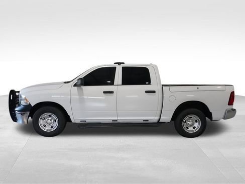Used 2022 RAM 1500 4x4 Crew Cab Classic w/ Chrome Appearance Group image 5