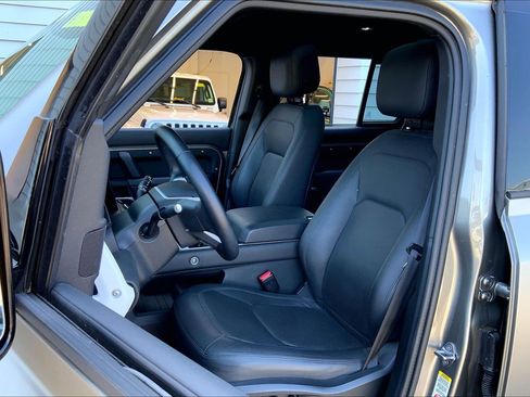 Used 2025 Land Rover Defender 110 X-Dynamic SE AWD/4WD image 4