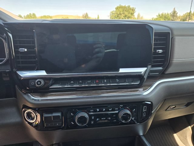 Used 2023 Chevrolet Silverado 1500 RST w/ Z71 Off-Road Package AWD/4WD image 14