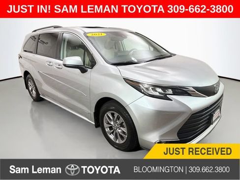 Used 2021 Toyota Sienna XLE w/ XLE Plus Package FWD image 1