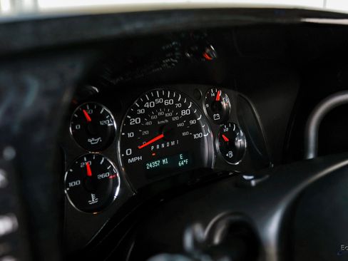 Used 2023 Chevrolet Express 2500 image 33