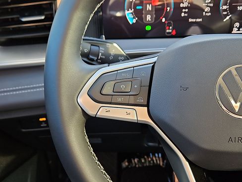 New 2026 Volkswagen Tiguan SE image 17