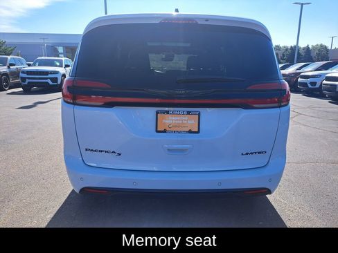 Used 2025 Chrysler Pacifica Limited FWD image 4