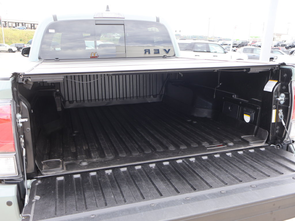Used 2023 Toyota Tacoma TRD Sport w/ Technology Package AWD/4WD image 14