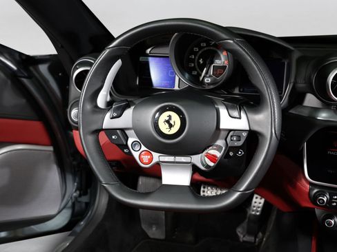Used 2019 Ferrari Portofino RWD image 46