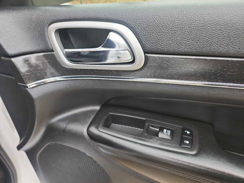 Used 2018 Jeep Grand Cherokee Limited image 37