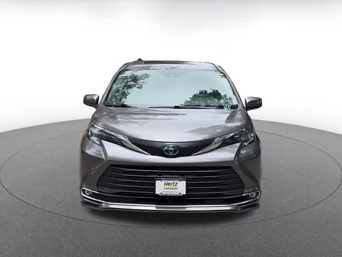 Used 2024 Toyota Sienna XLE FWD image 4