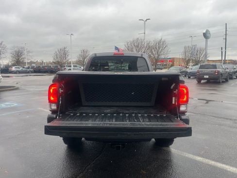Used 2022 Toyota Tacoma SR image 8