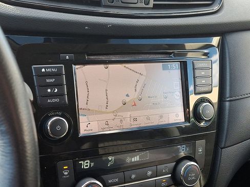 Used 2019 Nissan Rogue SV w/ Premium Package image 16