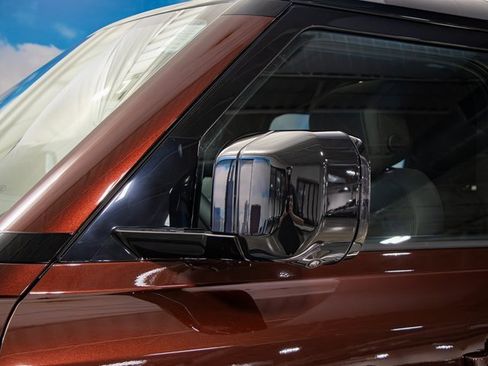 New 2025 Land Rover Defender 130 X-Dynamic SE image 10