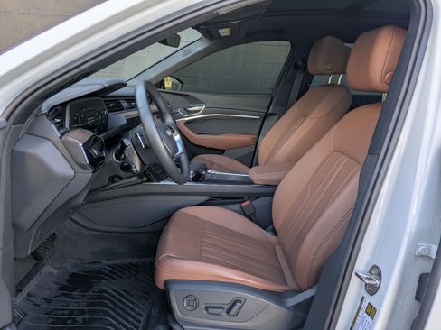 Certified 2023 Audi e-tron Premium Plus w/ Premium Plus Package image 22