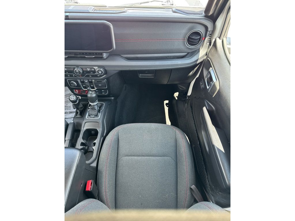 Used 2025 Jeep Wrangler Unlimited Rubicon AWD/4WD image 19