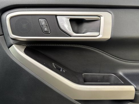 Used 2022 Ford Explorer XLT w/ Equipment Group 202A image 23