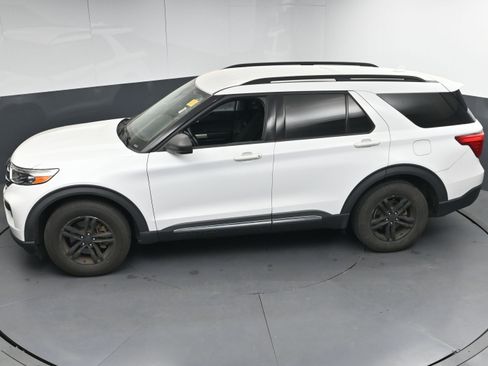 Used 2020 Ford Explorer XLT image 36