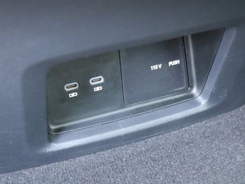 Used 2025 Volkswagen Atlas Peak Edition SE image 20