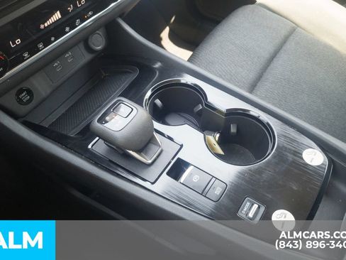 Used 2024 Nissan Rogue SV FWD image 9