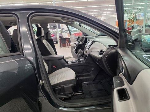Used 2018 Chevrolet Equinox LS FWD image 32