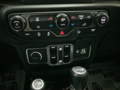 Used 2018 Jeep Wrangler Unlimited Sport S image 36