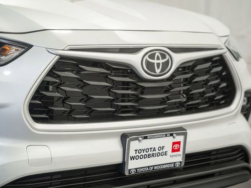 Used 2026 Toyota Highlander XLE AWD/4WD image 11