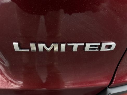 Used 2021 Jeep Cherokee Limited image 31