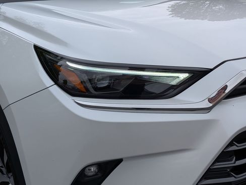 Used 2024 Toyota Grand Highlander AWD Hybrid image 11