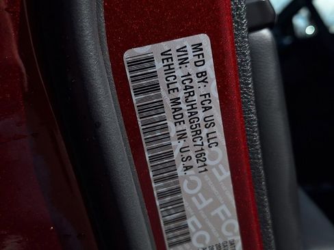 Used 2024 Jeep Grand Cherokee Altitude image 31