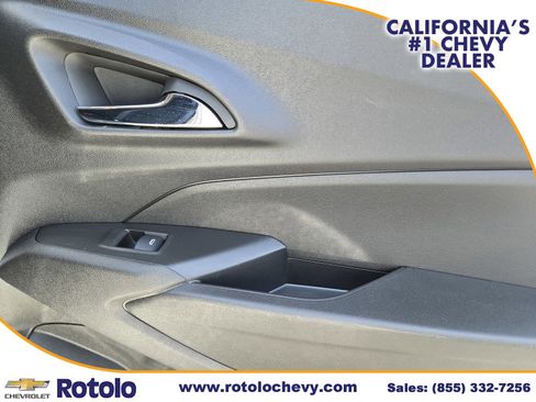 Used 2025 Chevrolet Trax LT w/ LPO, Blackout Package FWD image 12