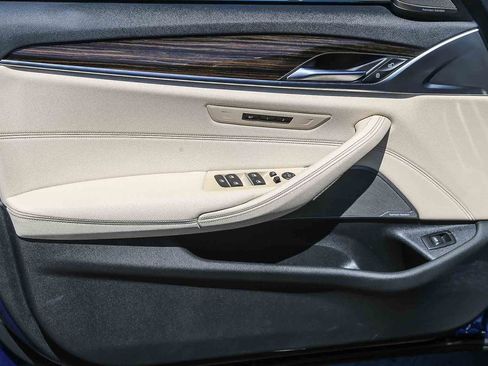 Used 2022 BMW 530i w/ Premium Package image 22