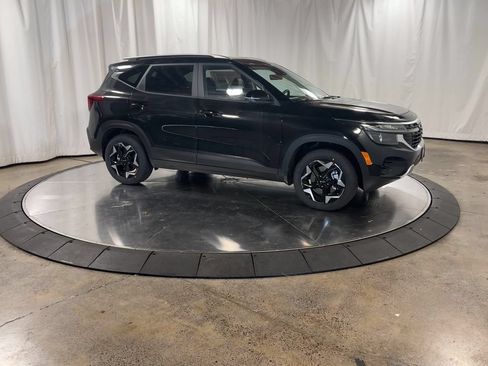 Certified 2025 Kia Seltos S AWD/4WD image 3