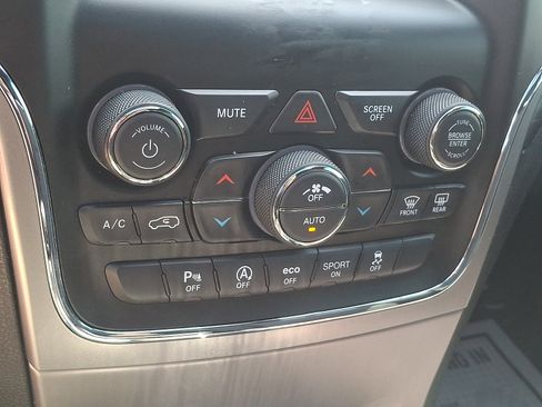 Used 2020 Jeep Grand Cherokee Laredo AWD/4WD image 16