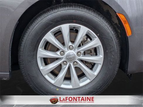 Used 2018 Chrysler Pacifica Touring-L w/ Premium Audio Group image 30