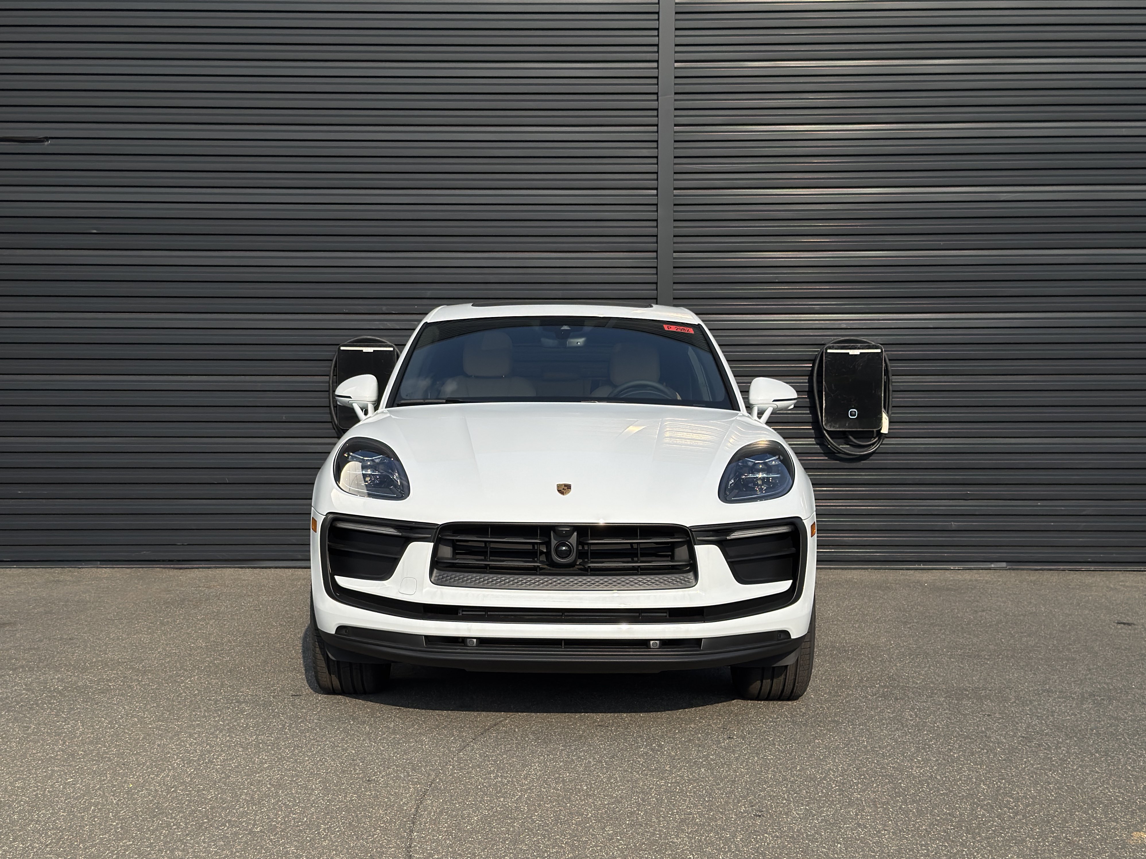 Certified 2025 Porsche Macan AWD/4WD image 11