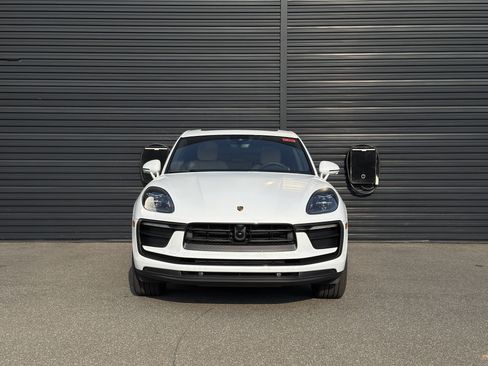 Certified 2025 Porsche Macan AWD/4WD image 11
