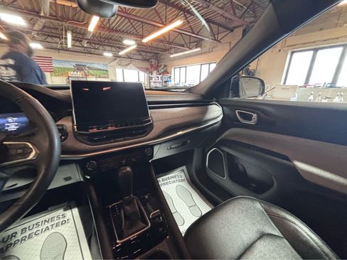 Used 2024 Jeep Compass Latitude image 13