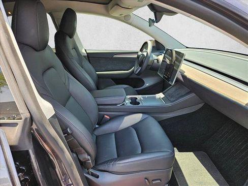 Used 2025 Tesla Model Y Long Range RWD image 27