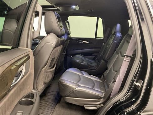 Used 2017 Cadillac Escalade Platinum image 22