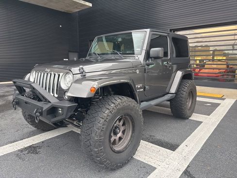Used 2018 Jeep Wrangler Sahara w/ Connectivity Group AWD/4WD image 1