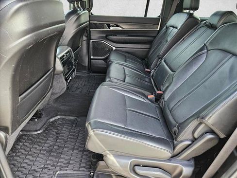 Used 2024 Jeep Wagoneer L Series II w/ Flexible Seating Group RWD image 19