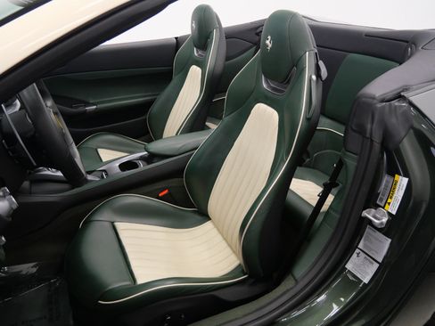 Used 2019 Ferrari Portofino RWD image 25