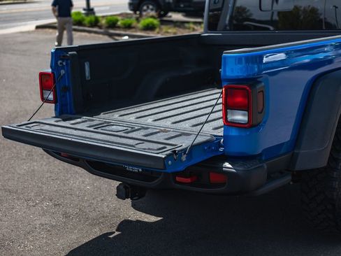 Used 2020 Jeep Gladiator Rubicon w/ Trailer Tow Package AWD/4WD image 10