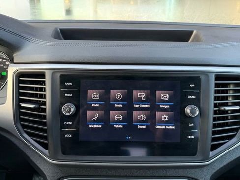 Used 2020 Volkswagen Atlas Cross Sport SE w/ Panoramic Sunroof Package FWD image 30