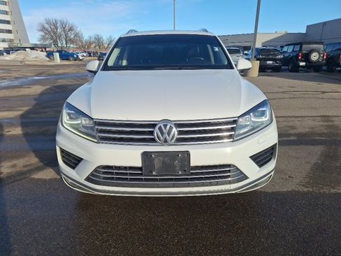 Used 2016 Volkswagen Touareg Sport image 4