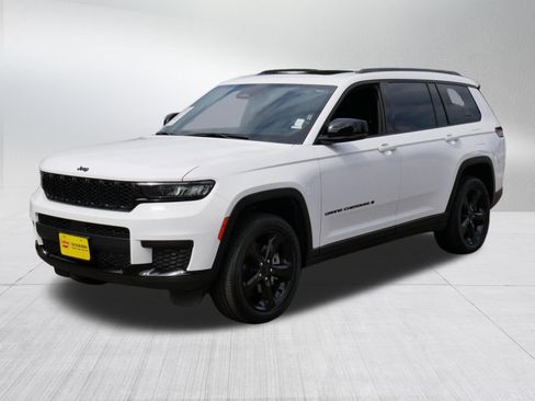 Used 2025 Jeep Grand Cherokee L Altitude AWD/4WD image 3