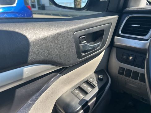 Used 2019 Toyota Highlander XLE w/ Protection Package #3 image 25