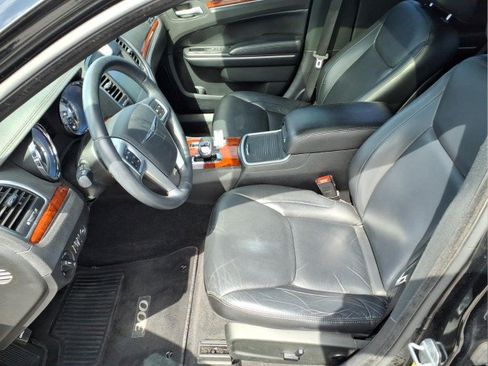 Used 2013 Chrysler 300 AWD w/ Driver Convenience Group image 17