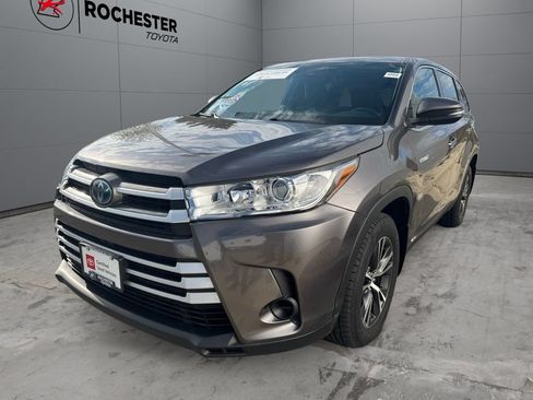 Certified 2019 Toyota Highlander LE AWD/4WD image 35