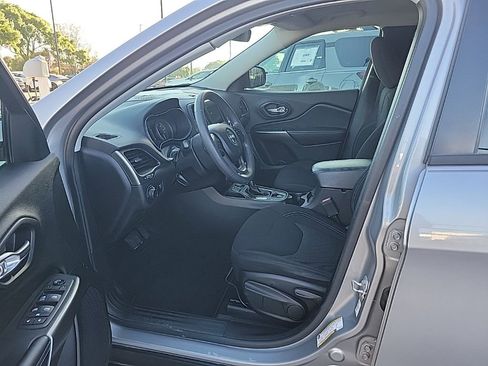 Used 2020 Jeep Cherokee Latitude image 10