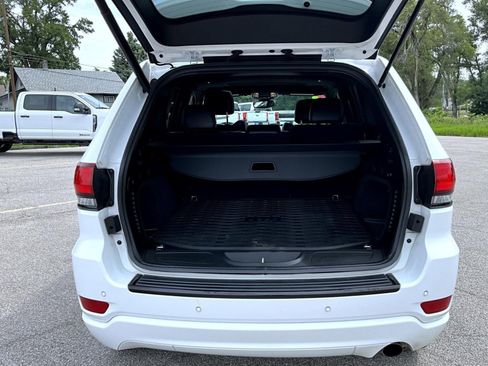 Used 2018 Jeep Grand Cherokee Altitude AWD/4WD image 9